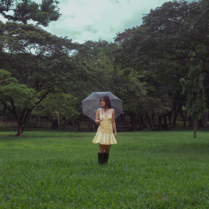 美女和男生在床上搓搓
